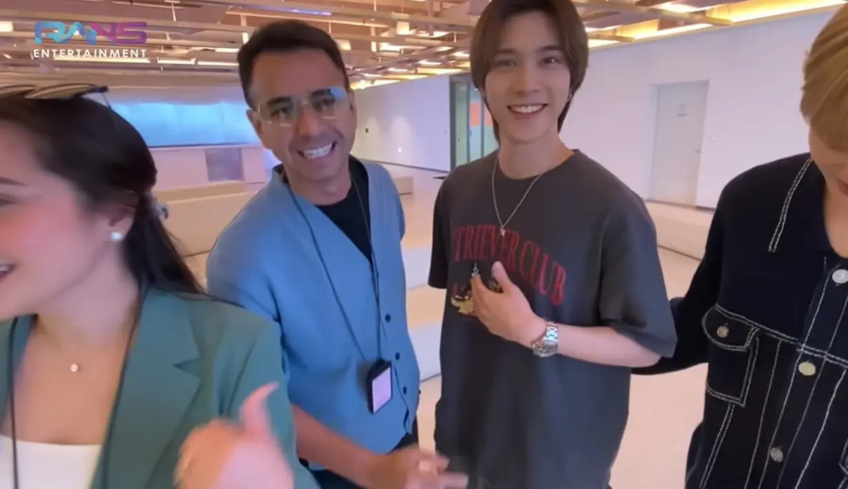 Hengky lantas merevisi bahwa nama akrabnya adalah Aheng. Raffi dan Nagita lantas memanggil Hendery dengan sapaan Aheng. (Foto: YouTube/Rans Entertainment)