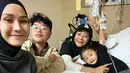 Zaskia Adya Mecca membagikan kisah mengenai kedua anaknya yang harus di larikan ke rumah sakit dengan waktu yang hampir bersamaan. Hal ini pun membuat wanita 35 tahun ini merasa begitu sedih saat mengetahui keadaan kedua anaknya. (Liputan6.com/IG/@zaskiadyamecca)
