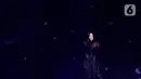 Antusiasme tinggi penggemar terus meningkat sepanjang penampilan Taeyeon. Dia juga melanjutkan aksinya dengan membawakan tiga lagu lain berturut-turut, yaitu Can't Control Myself, Some Nights, dan Set Myself On Fire. (Liputan6.com/Helmi Fithriansyah)