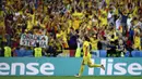 Penyerang Rumania, Bogdan Stancu, merayakan gol yang dicetaknya ke gawang Prancis pada laga Grup A Piala Eropa 2016. Rumania berhasil menyamakan kedudukan pada menit ke-65  melalui tendangan penalti. (AFP/Martin Bureau)