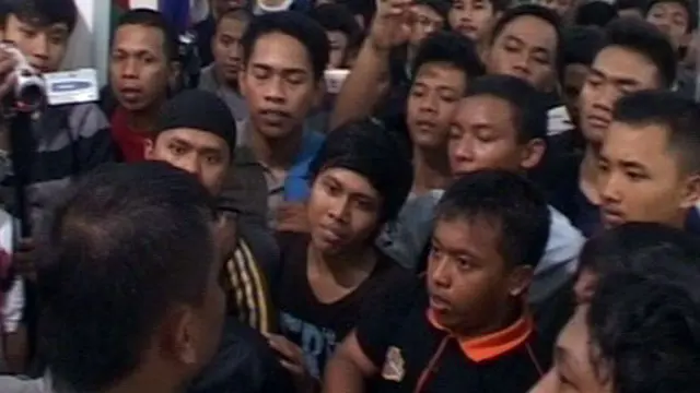 Fans Timnas Indonesia Merangsek Kantor PSSI Senayan