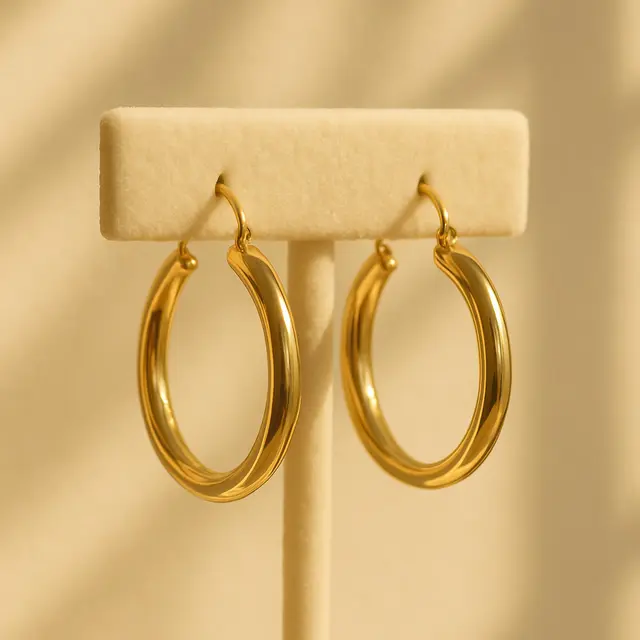 Model Anting Hoop Emas yang Ringan untuk Gaya Harian