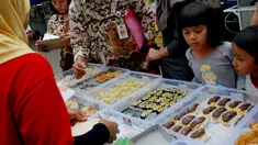 Berhati hatilah anda dalam membeli makanan untuk berbuka puasa disejumlah tempat di Sleman, Yogyakarta ditemukan mie yang mengandung Formalin dan Boraks.