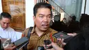 Kuasa hukum Ilham Arief Sirajudin, Johnson Panjaitan memberikan keterangan pers usai mengikuti sidang permohonan praperadilan mantan Wali Kota Makassar Ilham Arief Sirajuddin di PN Jakarta Selatan, Kamis (9/7/2015). (Liputan6.com/Yoppy Renato)