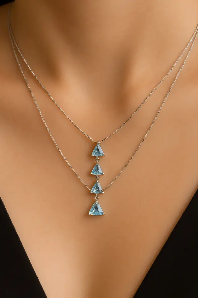 4. Kalung Emas Layered Drop dengan Aquamarine Segitiga
