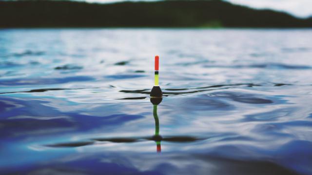 Pelampung, alat memancing ikan.