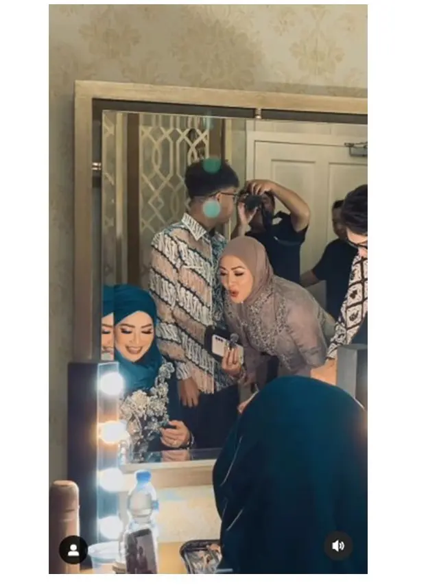 10 Potret Kebersamaan Reza Artamevia dan Angelina Sondakh di Lamaran Aaliyah dan Thariq