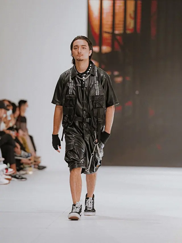 8 Potret Selebriti yang Ikut Melenggang di Jakarta Fashion Week, Tampil Memukau