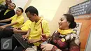 Sejumlah penyandang tunanetra mengakses internet dalam acara Sosialisasi Pelatihan Internet Tunanetra, Jakarta, Selasa (5/4). Diharapkan penyandang disabilitas dapat memperoleh akses terhadap teknologi. (Liputan6.com/Immanuel Antonius)