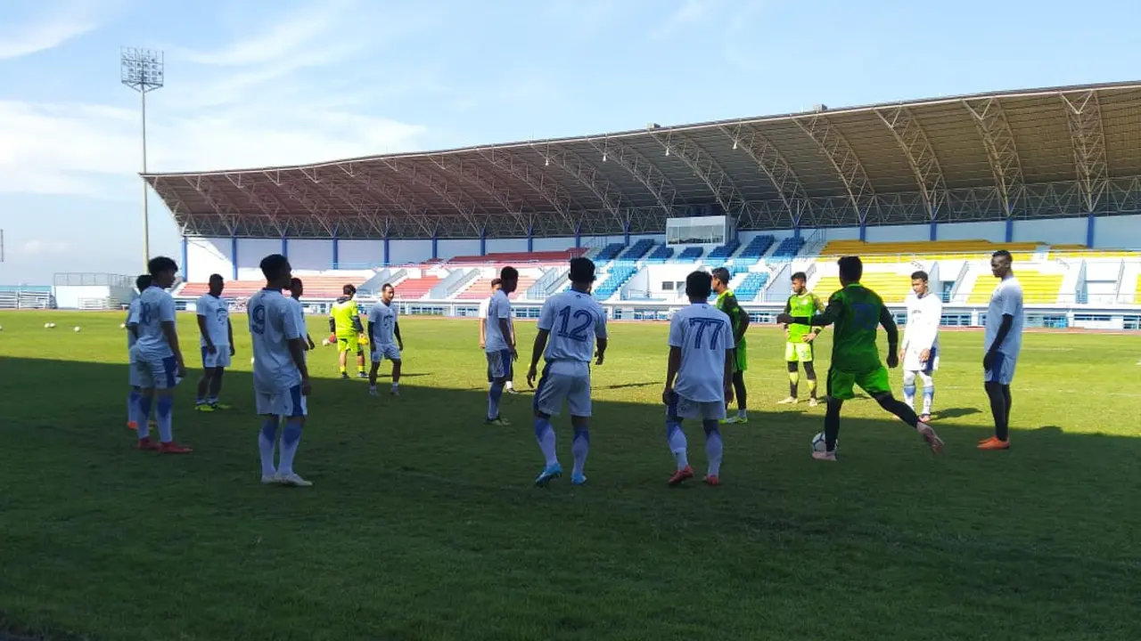 Persib Bandung membawa 18 pemain ke Lamongan.