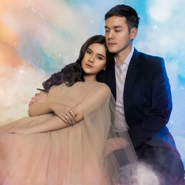 6 Gaya Maternity Shoot Audi Marissa dan Anthony Xie Bertema Bulan, Romantis