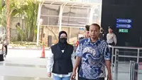 Pakai Masker, Bupati Sukoharjo Bungkam saat Tiba di KPK
