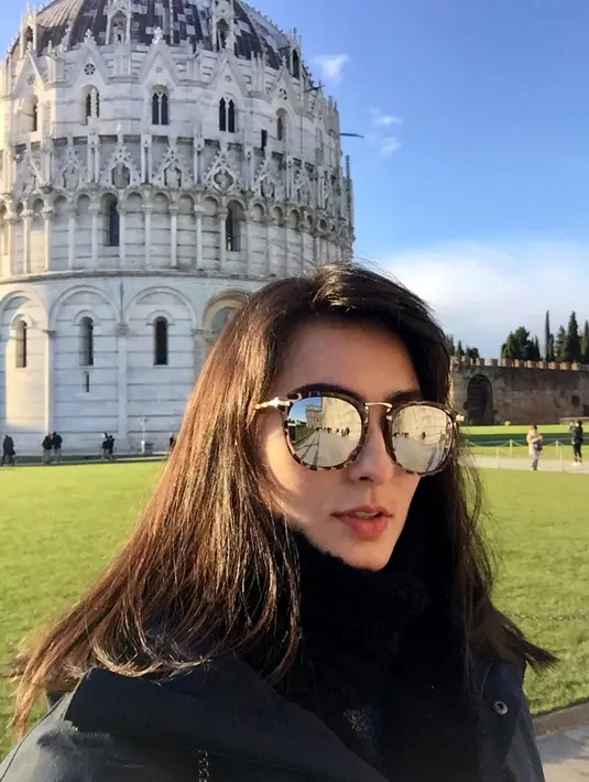 Marissa Christina sendiri dulunya sempat akan menjadi seorang pramugari. Namun karena mendapat tawaran untuk casting dalam sebuah sinetron, ia pun melepas kesempatannya untuk menjadi seorang pramugari yang pada waktu itu sudah diterima. (Liputan6.com/IG/@marissachristinaofficial).