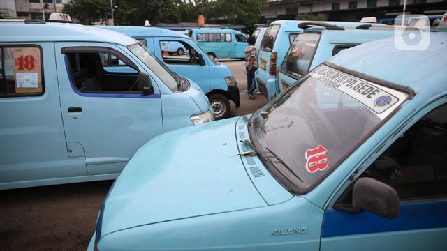 Penumpang Angkot Makin Sepi