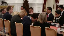Presiden Jokowi didampingi sejumlah menteri memimpin pertemuan dengan Menlu Norwegia Borge Brende beserta delegasi di Istana Merdeka, Jakarta, Selasa (31/5/2016). Pertemuan tersebut membahas tentang ekonomi dan perikanan. (Liputan6.com/Faizal Fanani)