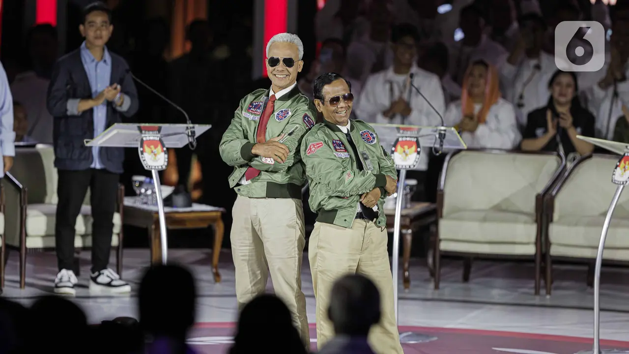 Capres-Cawapres 03 Ganjar-Mahfud Kenakan Jaket Bomber ala Film Top Gun