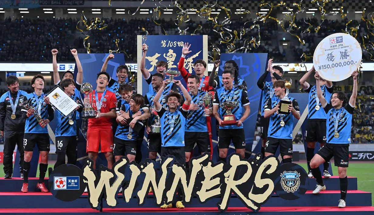 Dalam laga final yang digelar di Stadion Nasional Jepang, Sabtu (9/12/2023) Kawasaki Frontale mengalahkan sesama tim J1 League, Kashiwa Reysol lewat adu penalti 8-7 setelah di babak normal hingga perpanjangan waktu skor masih sama kuat 0-0. (AFP/JIJI Press/STR)