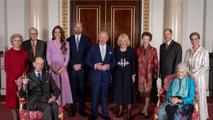 Kate Middleton di Momen Spesial 100 Tahun Queen Elizabeth II bersama keluarga kerjaan Inggris lainnya. [@princeandprincessofwales]