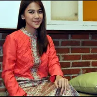 Meski saat ini Adinda Thomas dikenal sebagai pemain sinetron, namun dara cantik yang satu ini masih ingin menjajal profesi lain dalam dunia hiburan.