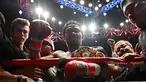 Petinju Filipina Manny Pacquiao merayakan kemenangannya usai melawan petinju Argentina, Lucas Matthysse pada kelas welter versi WBA di Axiata Arena di Kuala Lumpur, Malaysia (15/7). Pacquiao menang KO atas Matthysse di Ronde ke 7. (AFP Photo/Mohd Rasfan)