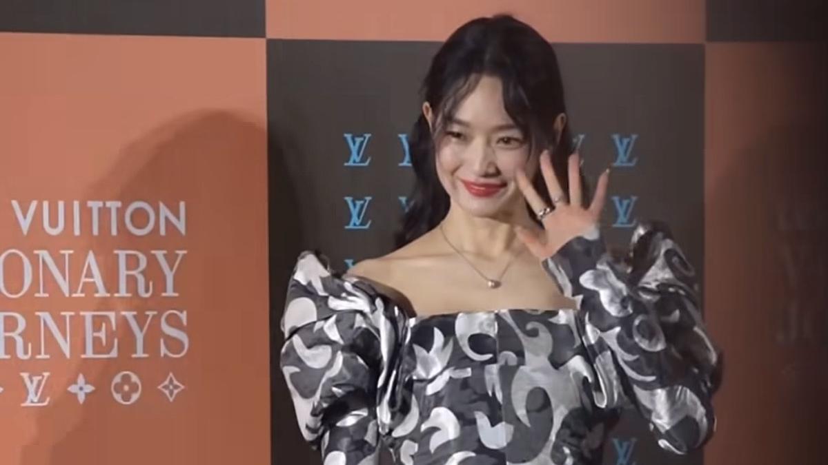 Penampilan Shin Min Ah Sebelum Menikah dengan Kim Woo Bin saat Hadir di Acara Louis Vuitton