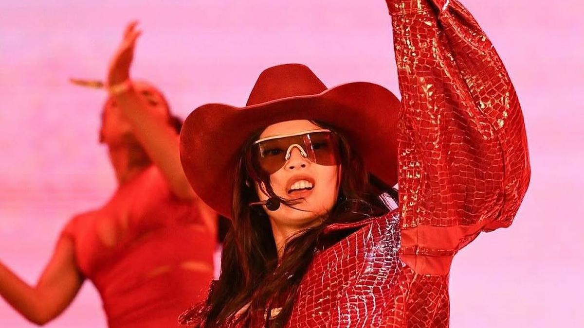 Tampilan Cowboy Girl Jennie BLACKPINK Sukses Gebrak Panggung Coachella 2025