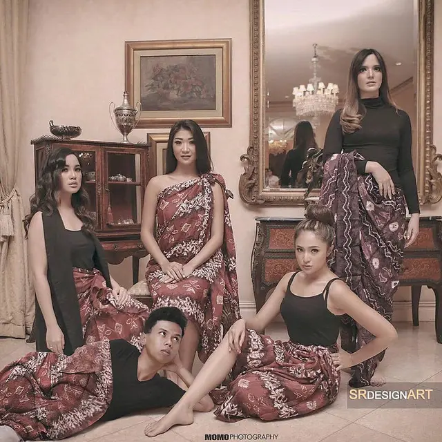 6 Editan Foto Pria Bersama Pesinetron Cewek, Kreatifnya Kocak