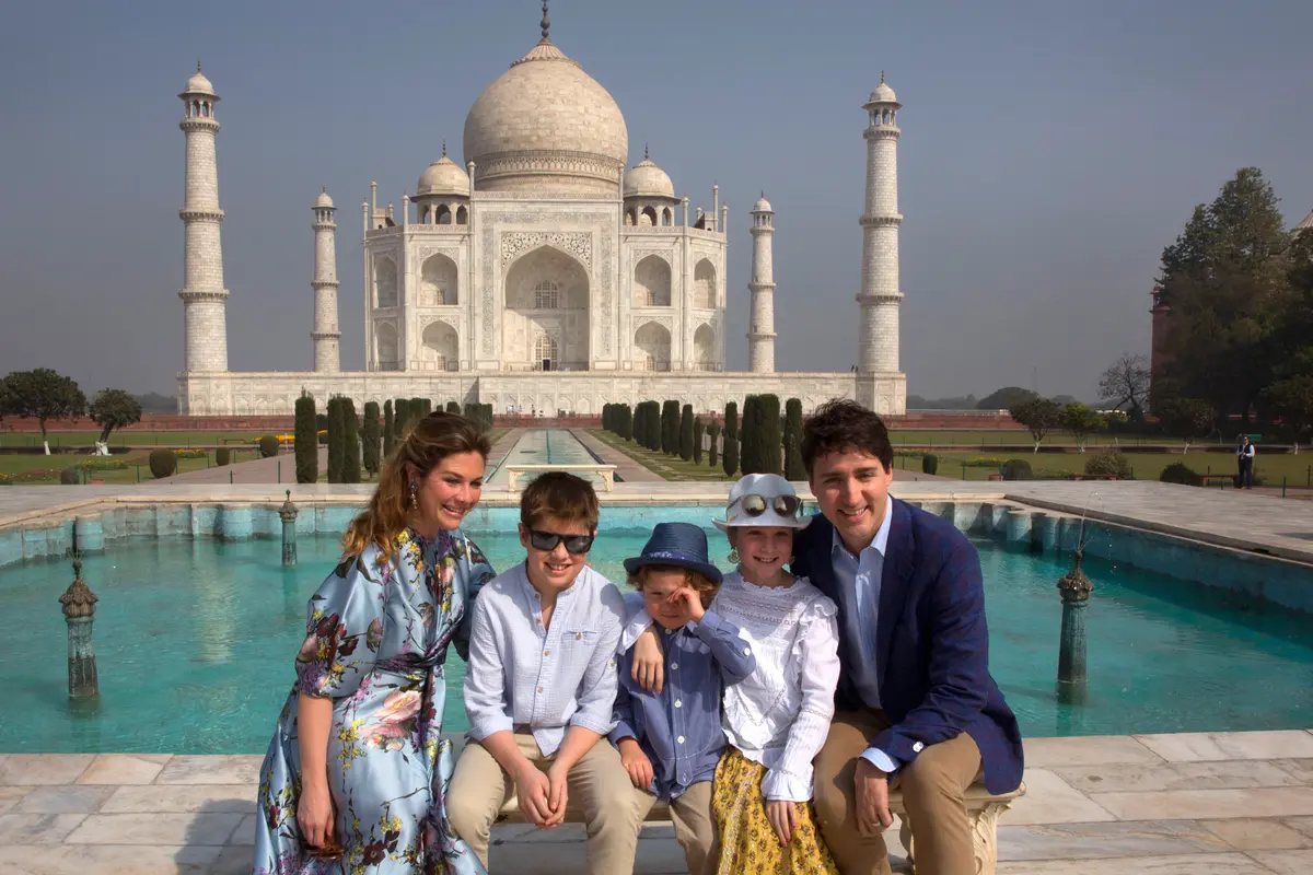 PM Kanada kunjungi Taj Mahal bersama keluarga