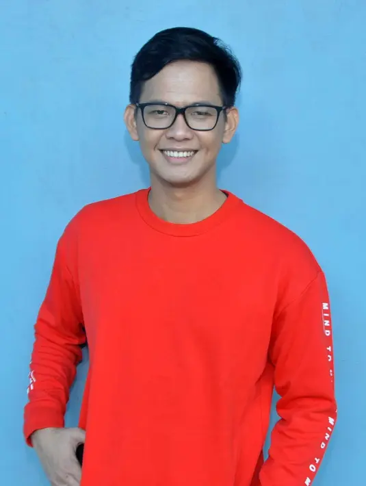 Masih di tempat yang sama, Andi mengaku sedang melakukan pendekatan dengan seorang cewek. Tapi, ia menegaskan bahwa cewek tersebut bukan dari kalangan selebriti. (Nurwahyunan/Bintang.com)