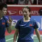 Pasangan Cina, Zheng Siwei/Huang Yaqiong, saat melawan wakil Indonesia, Tontowi Ahmad/Lilyana Natsir, pada laga Indonesia Masters 2019 di Istora, Jakarta, Minggu (27/1). Tontowi/Liliyana kalah 21-19, 19-21, 16-21. (Bola.com/M Iqbal Ichsan)