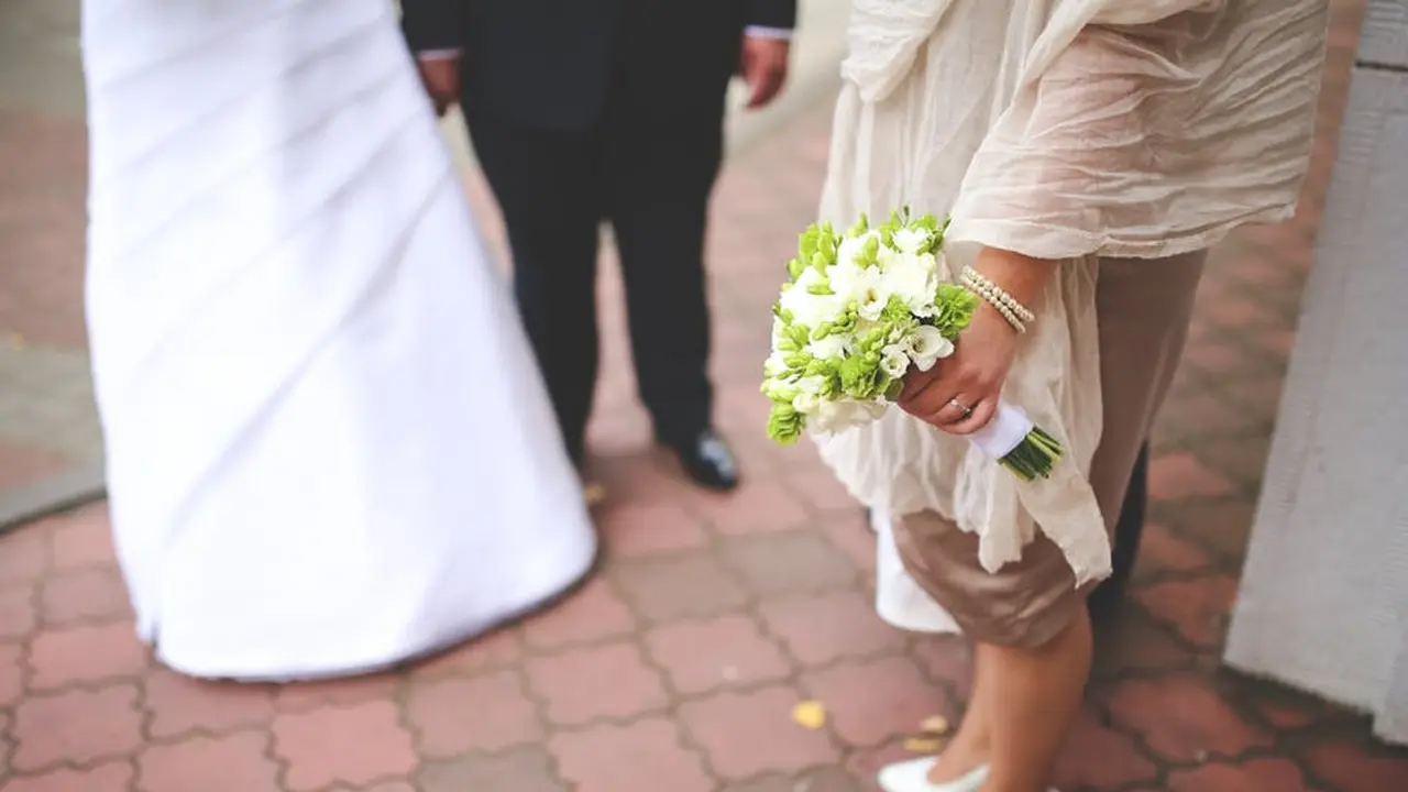 Sebaiknya Jangan Ucapkan Kalimat Ini ke Pasangan Pengantin Baru