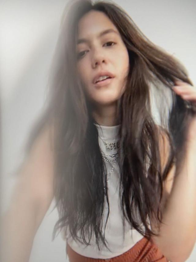 Belum Mandi Tetap Dipuji Cantik, Ini 6 Pemotretan Virtual Pevita Pearce