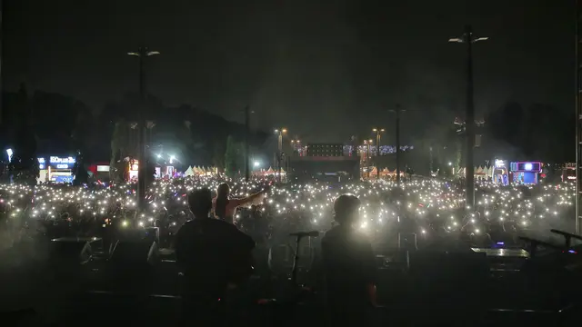 Nadin Amizah di panggung KapanLagi Buka Bareng BRI Festival 2024. [Foto: Adrian Putra/Fimela]