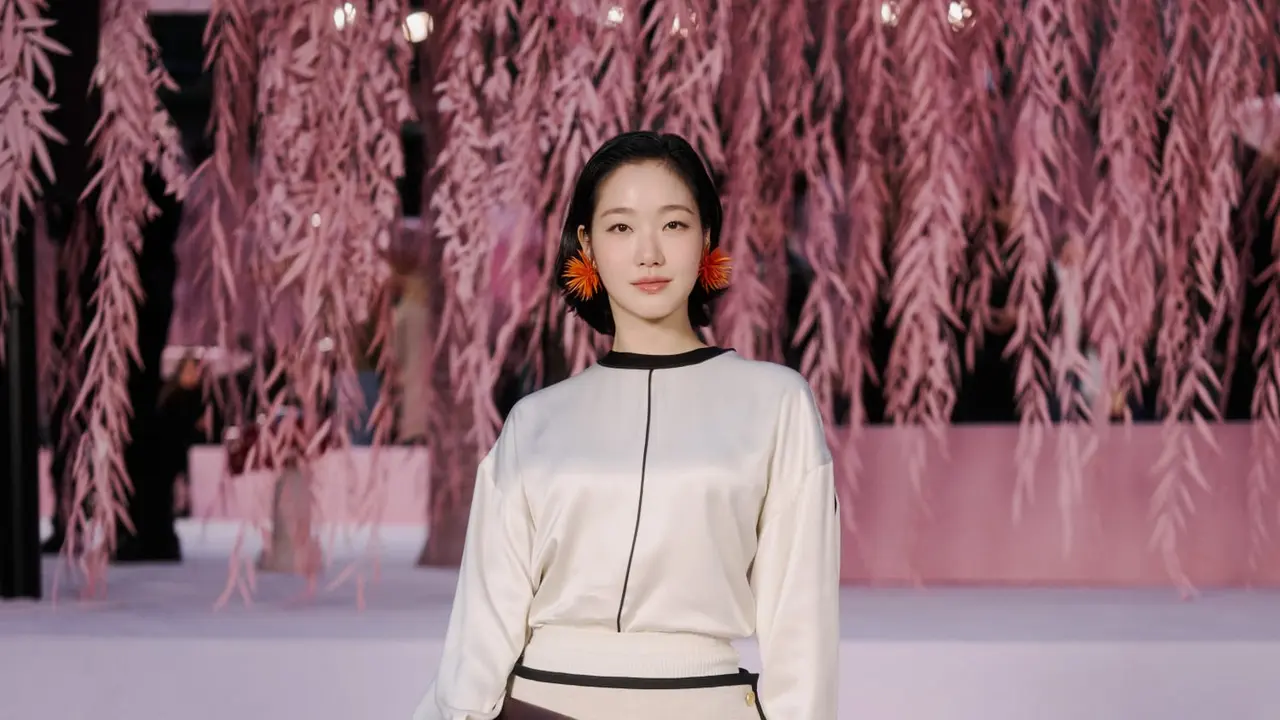 Gaya Selebriti Hadiri Show Chanel Haute Couture di Paris Fashion Week 2026, Ada Dua Lipa hingga Kim Go Eun