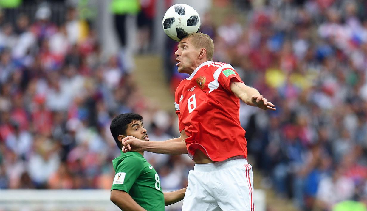 Proses terjadinya gol yang dicetak gelandang Rusia, Yuri Gazinskiy, ke gawang Arab Saudi pada laga Grup A Piala Dunia di Stadion Luzhniki, Moskow, Kamis (15/6/2018). Dirinya merupakan pencetak gol perdana pada Piala Dunia 2018. (AFP/Patrick Stollarz)