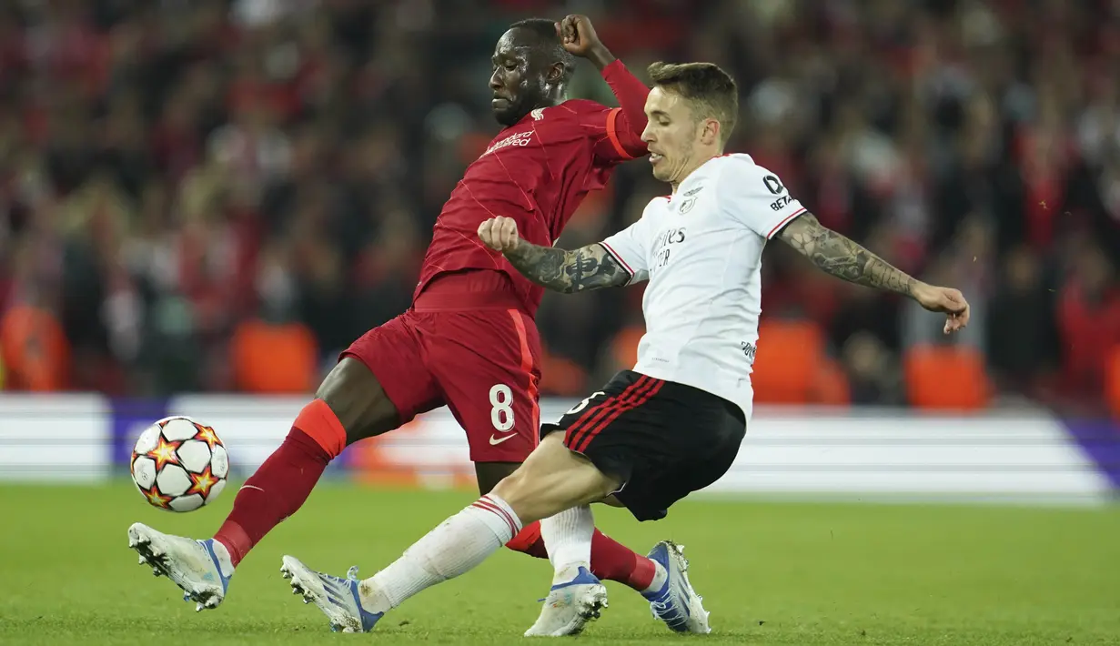 Setelah unggul 3-1, Liverpool justru menurunkan tekanan. Alhasil, Benfica bisa menyamakan kedudukan melalui gol yang dicetak Roman Yaremchuk dan Darwin Nunez. (AP/Jon Super)