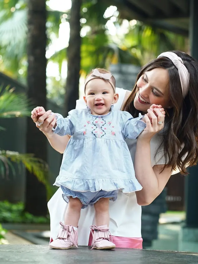 6 Gaya OOTD Claire Herbowo Anak Shandy Aulia, Menggemaskan