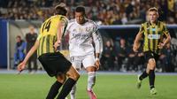Aksi superstar Real Madrid Kylian Mbappe&nbsp;di laga kontra Kairat Almaty di matchday 2 league phase Liga Champions 2025/2026 di Ortalyq Stadion, Selasa (30/09/2025). (AP Photo/Alikhan Sariyev)