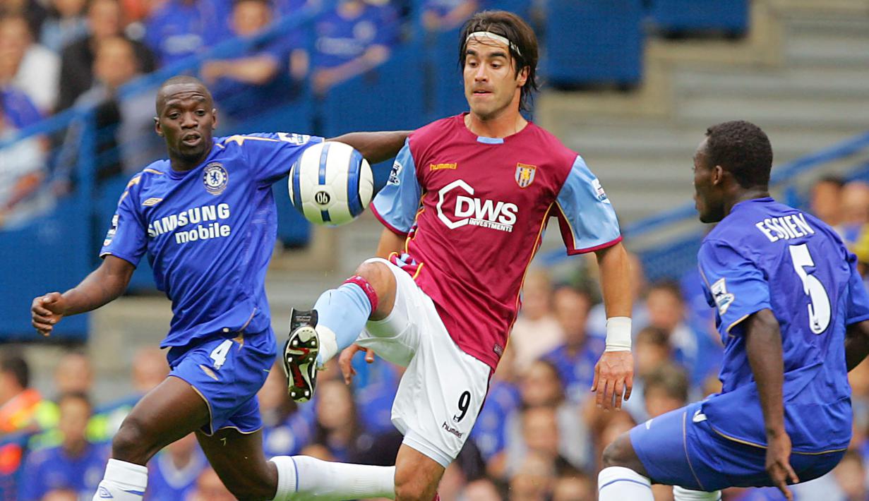 Juan Pablo Angel yang telah pensiun pada Desember 2014 bersama klub Kolombia, Atletico Nacional tercatat pernah berseragam Aston Villa selama 6,5 musim mulai tengah musim 1997/1998 hingga akhir musim 2006/2007. Ia tercatat satu kali mencetak 20 gol atau lebih dalam semusim di semua kompetisi bersama Aston Villa yaitu pada musim 2003/2004 dengan torehan 23 gol. (AFP/Odd Andersen)