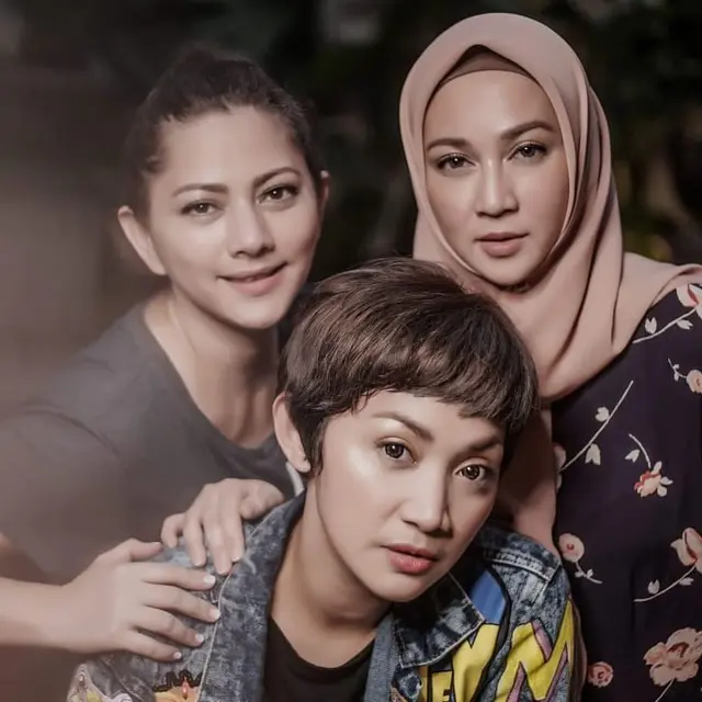 Bikin YouTube Bareng, Ini 6 Potret Kompak Dina Lorenza, Cut Keke, dan Windy Wulandari