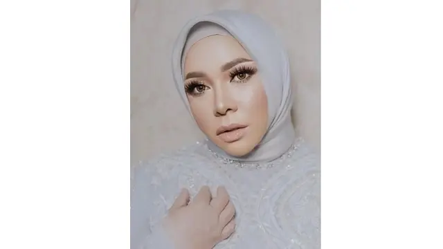 6 Transformasi Melly Goeslaw dari Remaja Hingga Kini, Makin Tirus dan Awet Muda