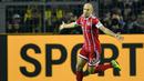 Arjen Robben merayakan golnya ke gawang Dortmund pada lanjutan Bundesliga di Signal Iduna Park, Dortmund, (4/11/2017). Bayern menang 3-1. (AP/Martin Meissner)