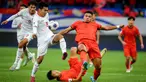 Pemain timnas Indonesia, Witan Sulaeman (kedua kiri) berebut bola dengan Jiang Guangtai (kedua kanan) saat kualifikasi Piala Dunia FIFA 2026 zona Asia melawan China di Qingdao, provinsi Shandong, China timur, pada Selasa 15 Oktober 2024. (Foto oleh AFP/China OUT)