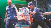 Cegah Kebakaran di Permukiman Padat Penduduk, BRINS Bagikan Warga Karpet Antiapi