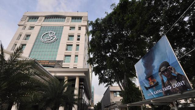 Ini Poster Kocak Menteri Susi di Kantornya