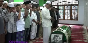 Rekan dan Keluarga hanya tahu Pak Raden mempunyai sakit encok pada kaki tidak pernah ada penyakit lain.