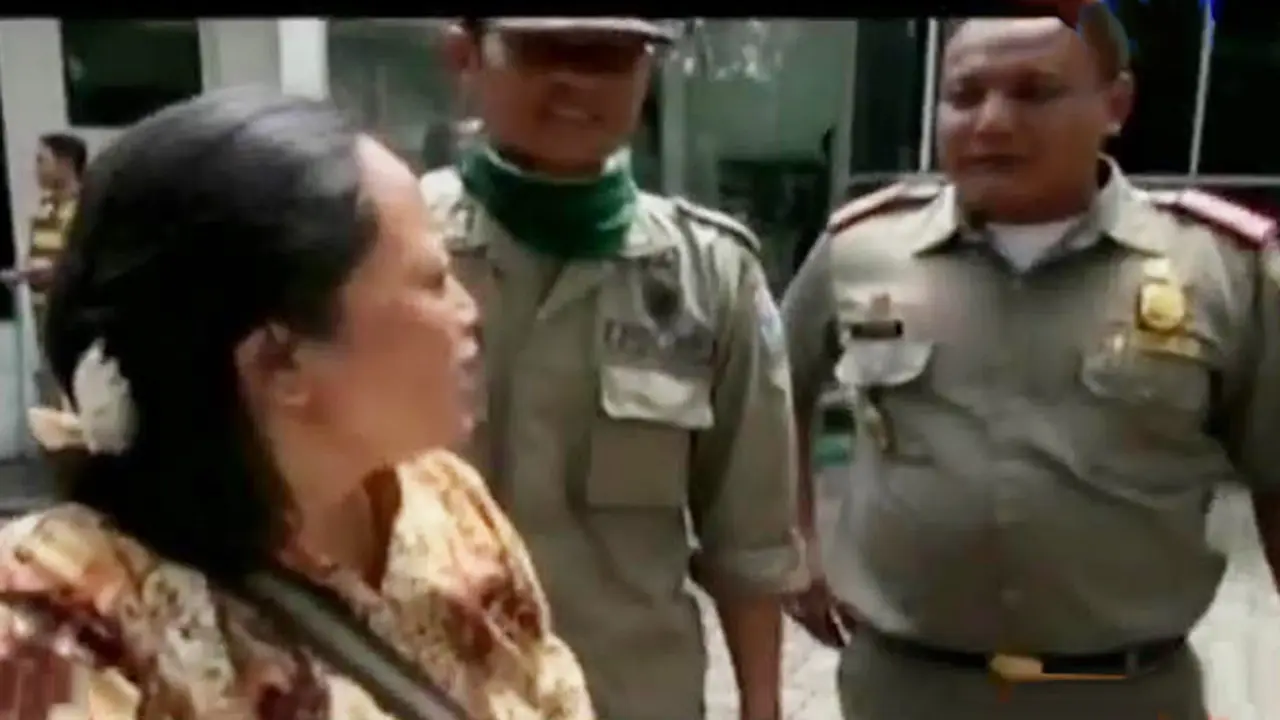 Ricuh PKL di Jakarta hingga Matinya Badak Bercula Satu