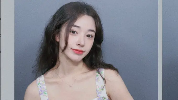 5 Potret Cantiknya Ari Tahiti yang Akan Menikah dengan Ryeowook Super Junior