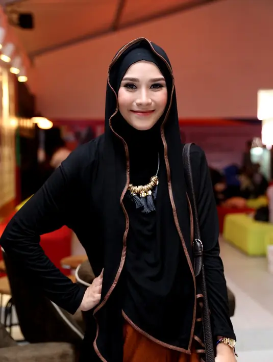 'Perubahan ga ada sih ya. Cuma sekarang jadi jelek aja. Beneran, kata mas Hanung 'Sekarang kamu kok jadi jelek banget, diapa-apain juga tetep jelek'. Kehamilan ketiga ini bener-bener deh pokoknya,' cerita Zaskia. (Andy Masela/Bintang.com)