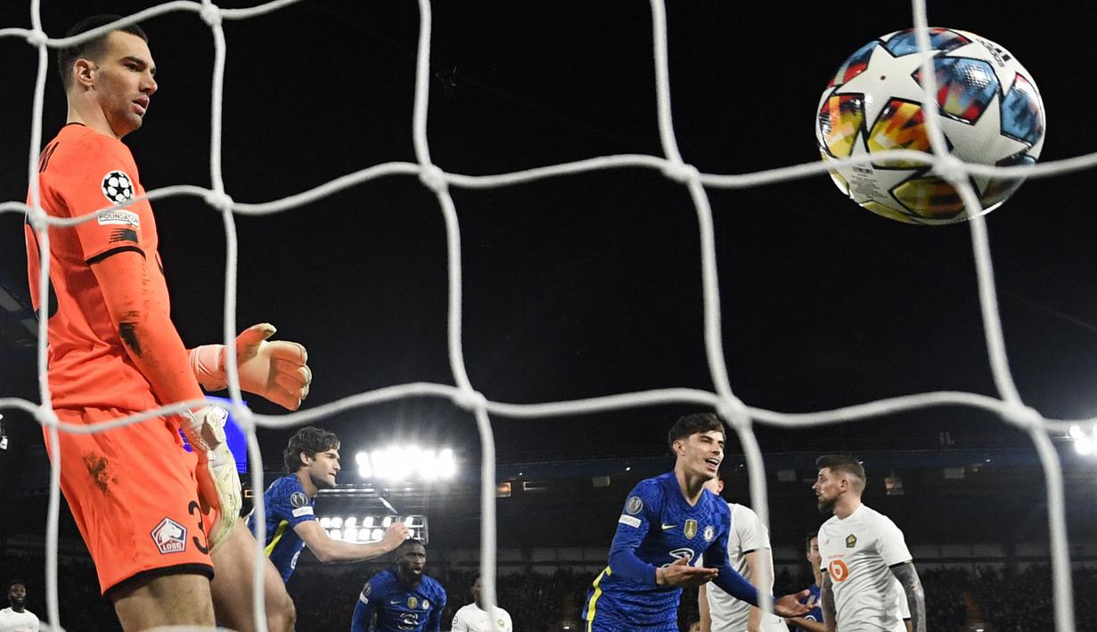 The Blues hanya butuh tujuh menit untuk memimpin kedudukan. Gol tercipta dari Kai Havertz yang sukses mengkonversi umpan sepak pojok Hakim Ziyech lewat tandukannya. (AFP/Glyn Kirk)